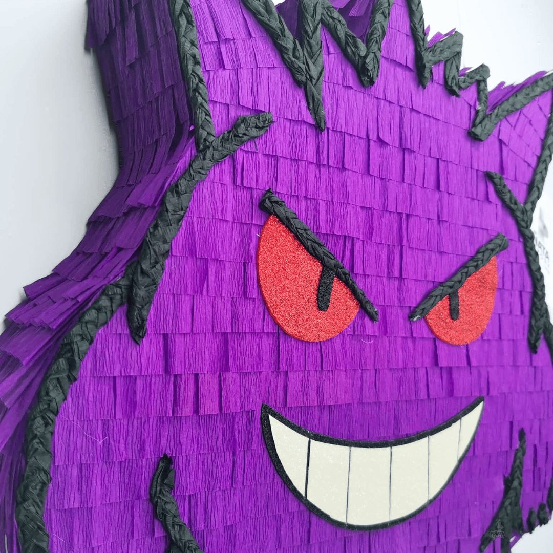 Lila szellem pinata