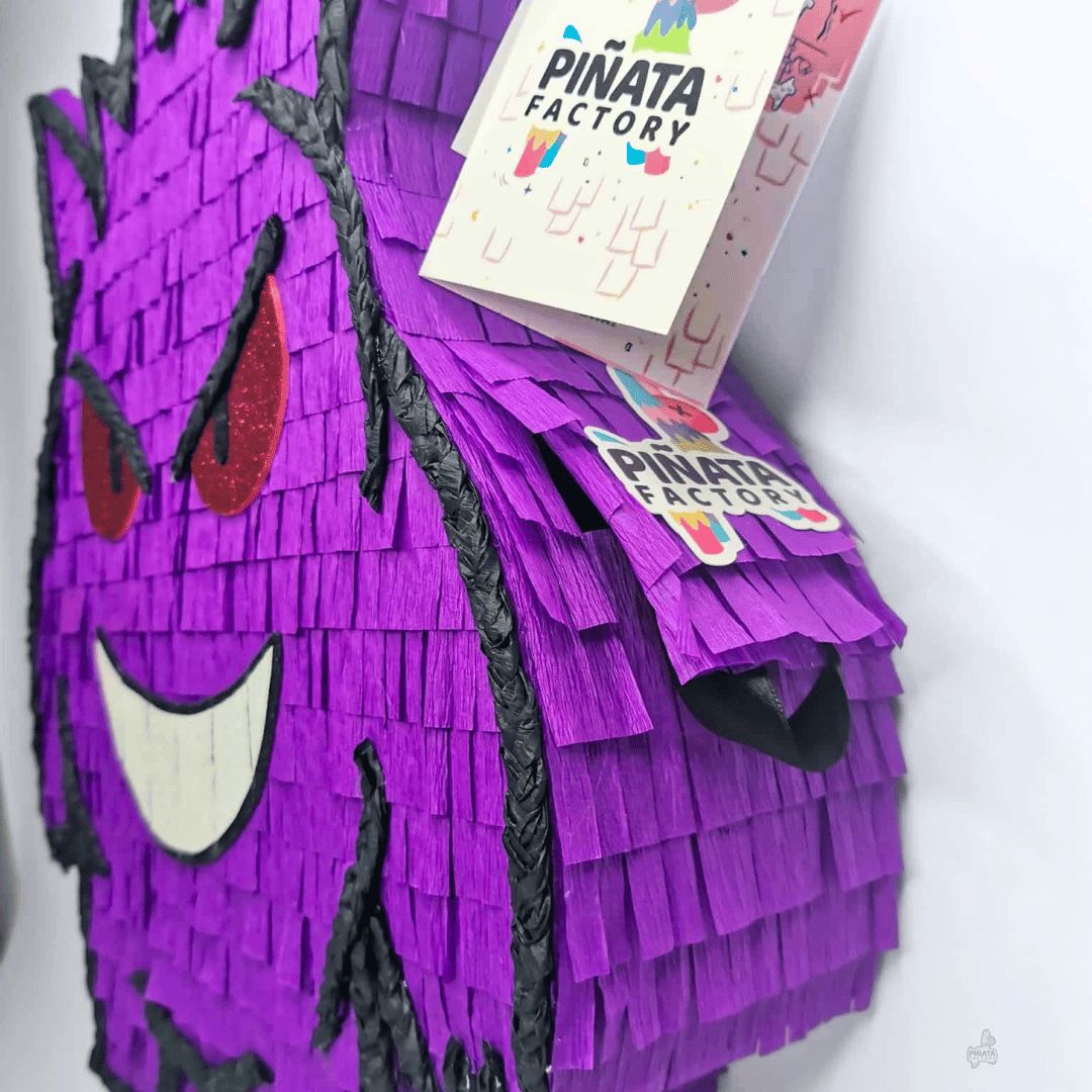 Lila szellem pinata